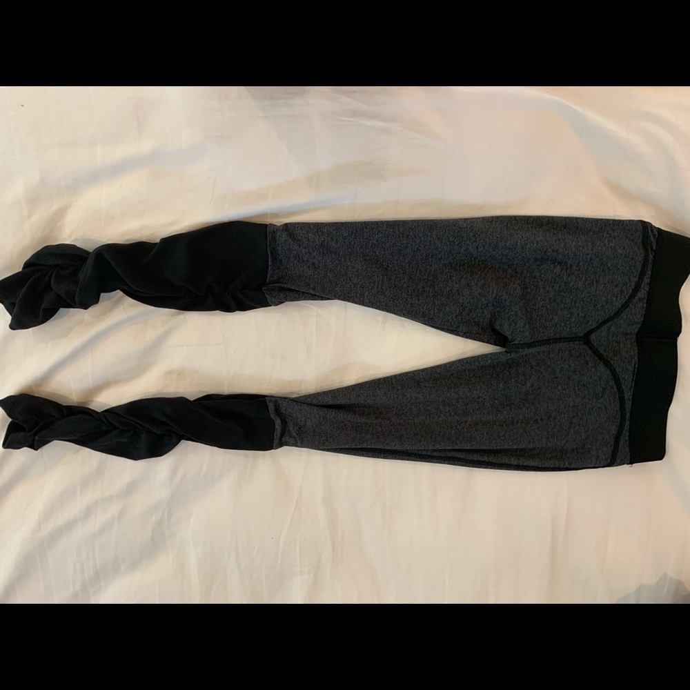 Bombshell yoga and fitness leggings size small
